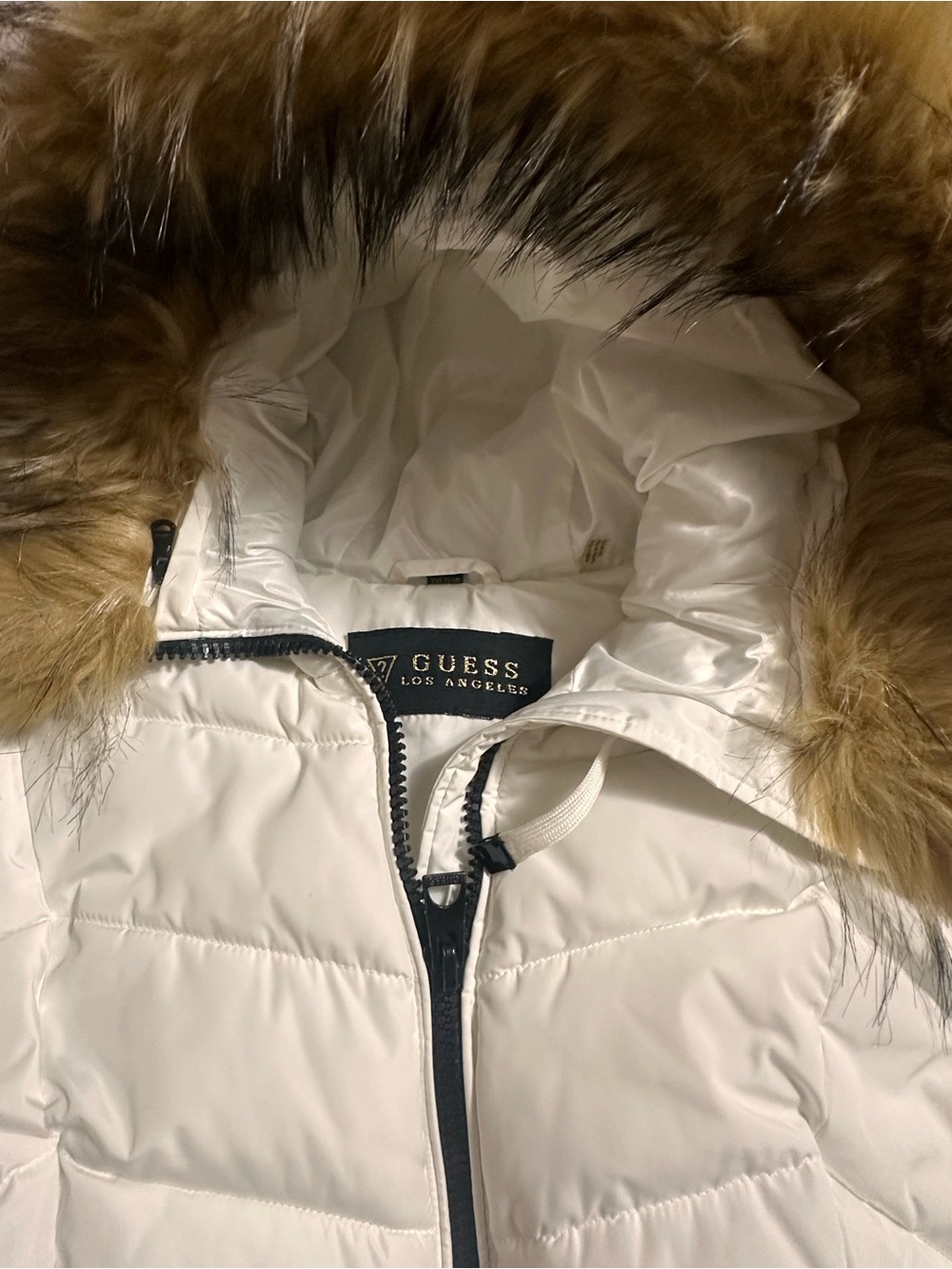 Guess White Quilted Puffer Coat with Faux-Fur Trim Hood - Picture 2 of 4